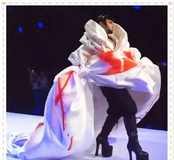 陈志朋厚底鞋,陈志朋穿白皮靴