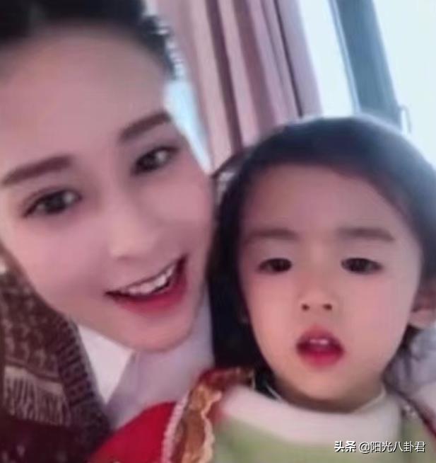 颖儿晒娃,颖儿小月亮正面照