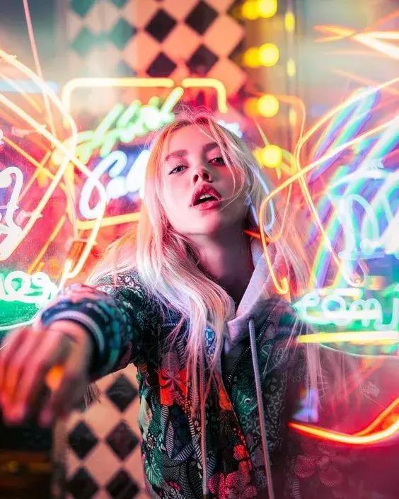 成都这个“国潮风”宝藏地，小长假七天乐，百威啤酒19.9元任性喝