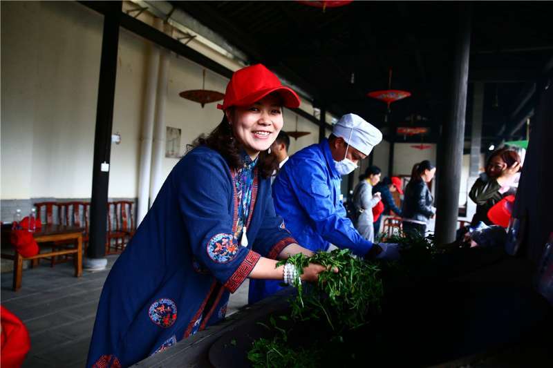 深山一叶香飘万里：在腾冲茶既是绿色资源更是富民支柱