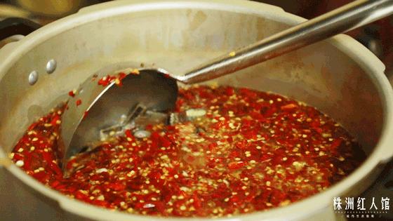 无言的年轮,嘴角的油渍,忆不尽的是陈旧时光。