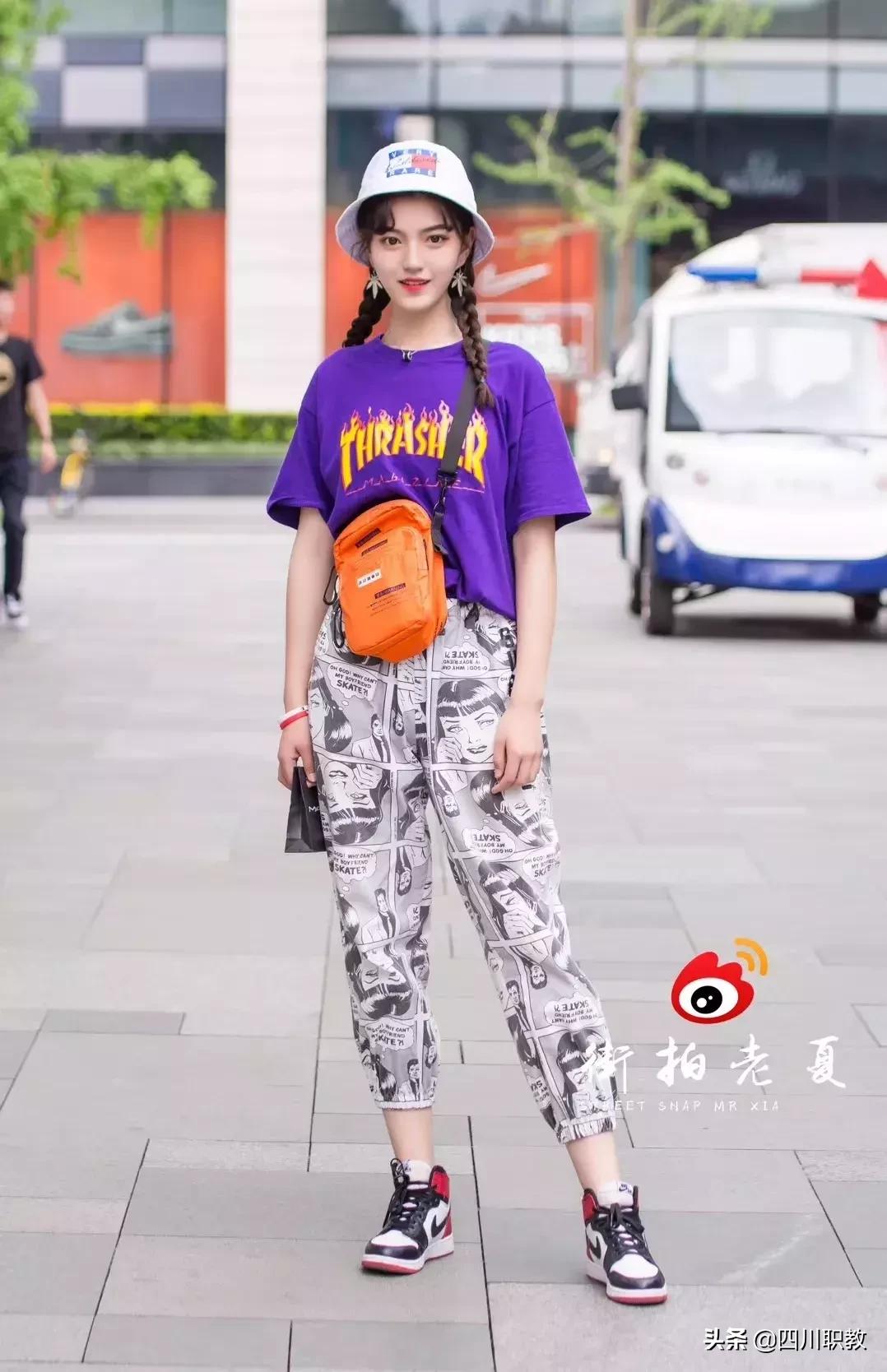 空姐登上成都世警会，西航版“迪丽热巴”颜值爆表