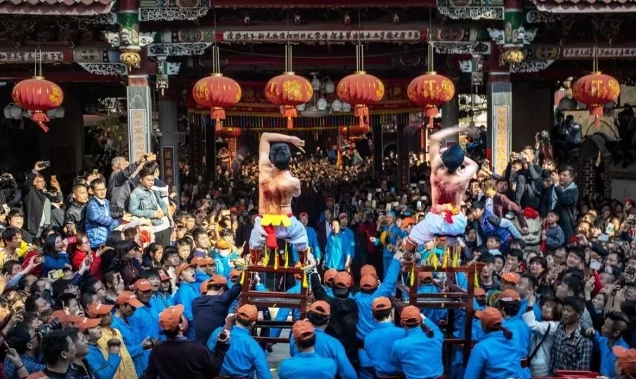 湄洲岛闹元宵外地人在看很震撼,湄洲岛闹元宵每年都有吗