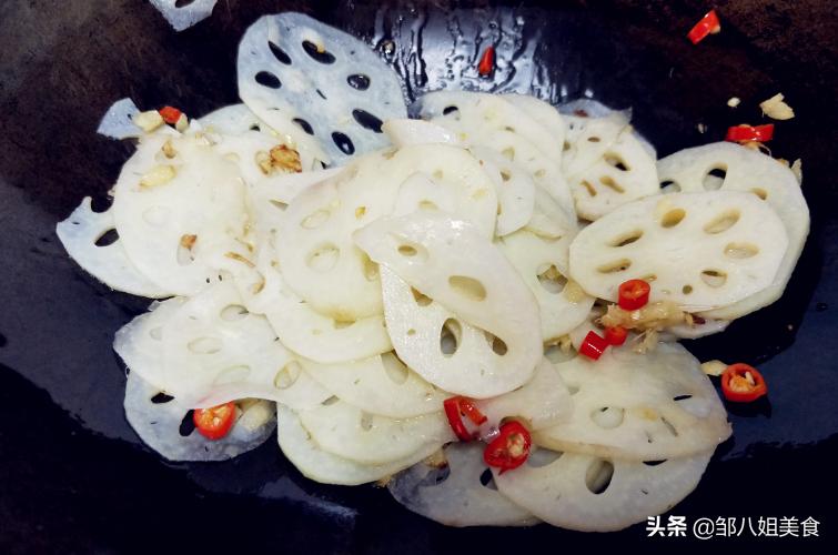 莲藕焯水怎么才不会发黑,莲藕焯水的正确方法