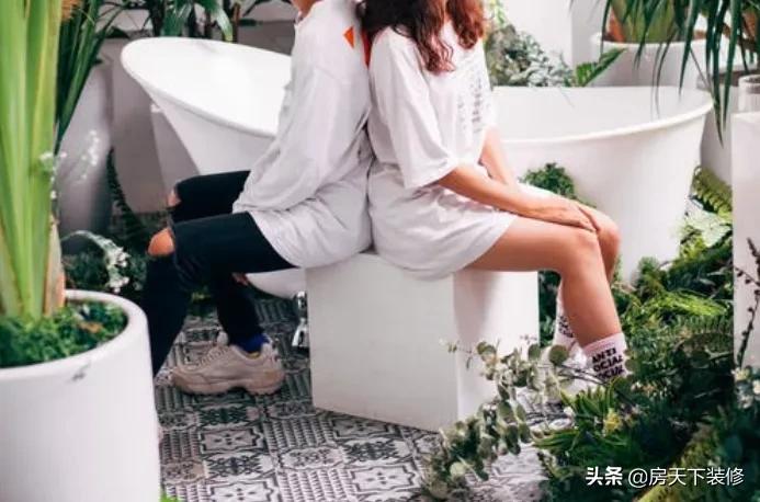 浴缸是嵌入式好还是独立好,浴缸内嵌式和独立式优缺点有哪些