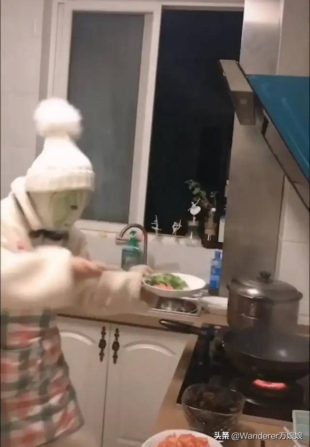 哈哈哈哈哈哈我笑到我妈把鞋塞我嘴里