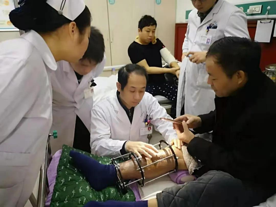 德艺双馨医者仁心,德医双馨守初心