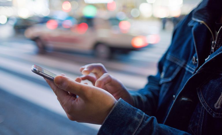 被锁在车门外了怎么办？教你三招不用钥匙打开你的车锁