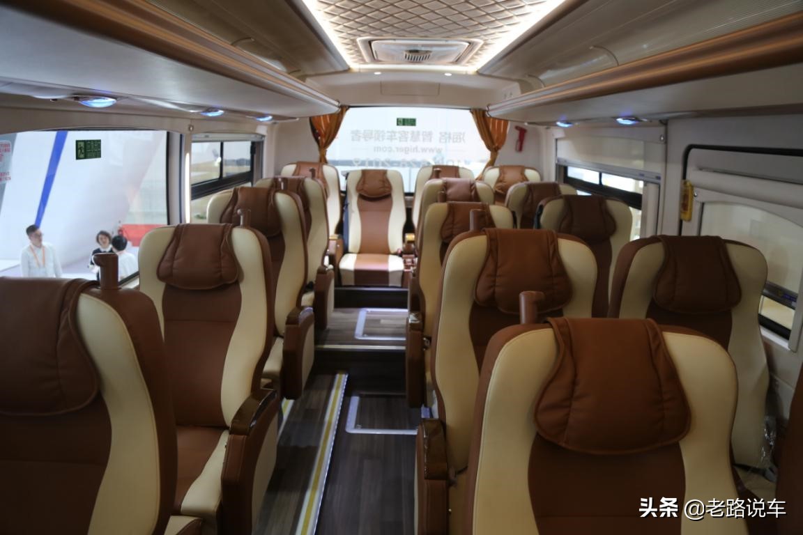 海格6127旅行家客车豪华版,海格旅游大巴