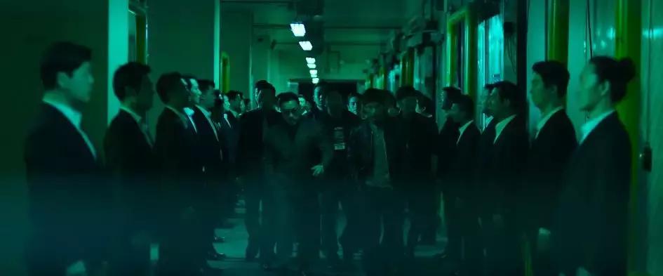 一部警察破案的电视剧老片子,警察靠指甲破案的悬疑片