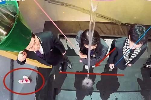 关晓彤王牌对王牌吊威亚哪期,关晓彤王牌惩罚抢伞