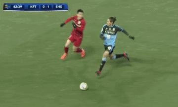 韦世豪遭受犯规,对韦世豪犯规的看法