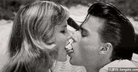 女人让男人着迷的三种方式,女人让男人着迷的几个行为