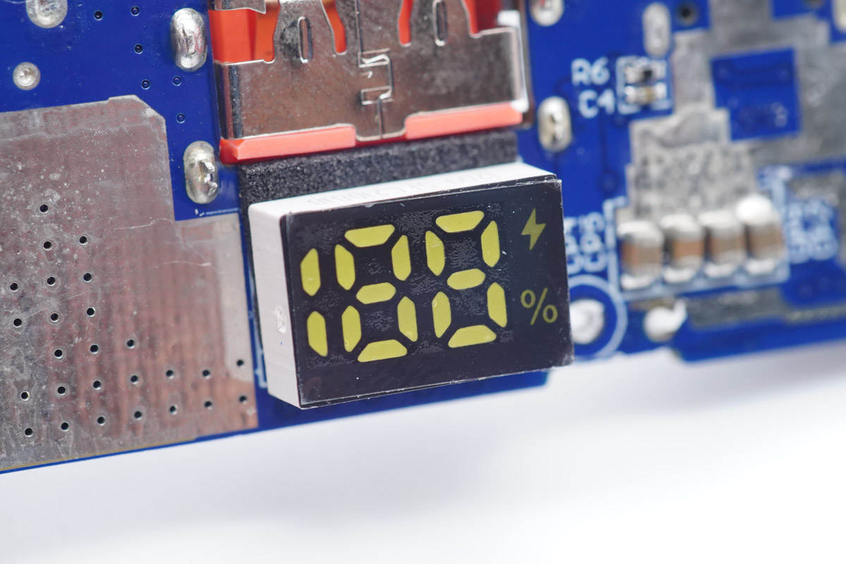 昂达充电宝三线合一快充,支持iphone20w快充充电宝