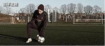 罗纳尔迪尼奥30米高停球,足球教学停球高空球