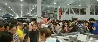 costco暂停营业视频,costco开业半天被买停罐车