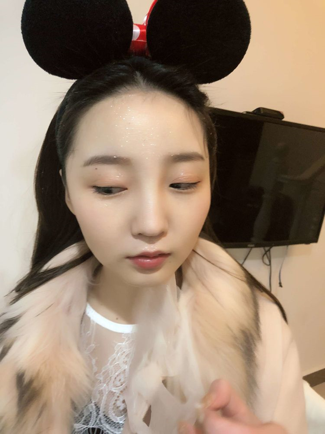 芭莎红富勒烯灯泡肌水雾拉丝面膜,富勒烯蛋白灯泡面膜为什么拉丝