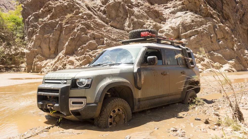 2023款路虎卫士110p400x驾驶感受,2024款路虎卫士110版测评