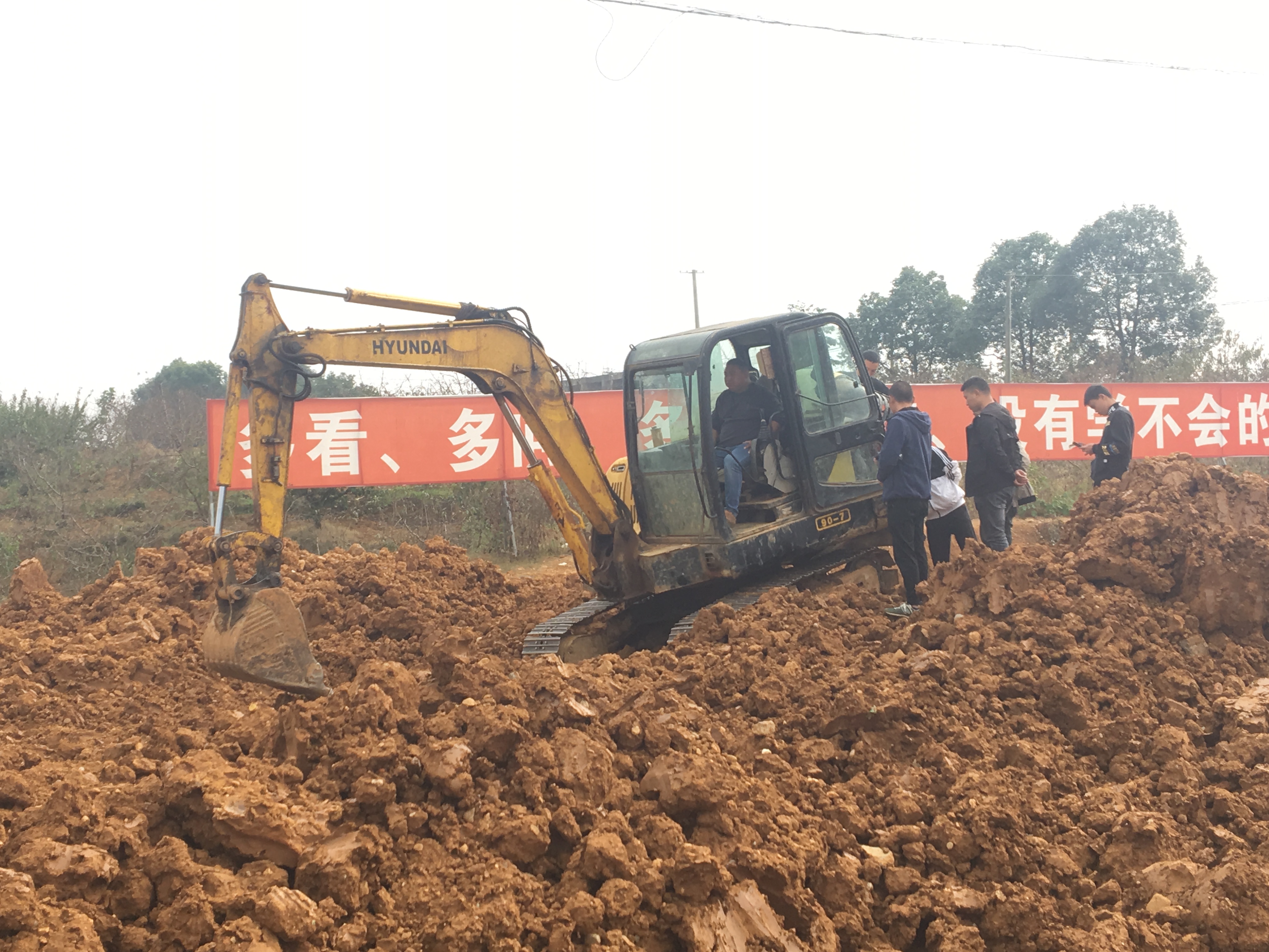 广东学挖掘机培训学校,挖掘机学习哪里好免费试学