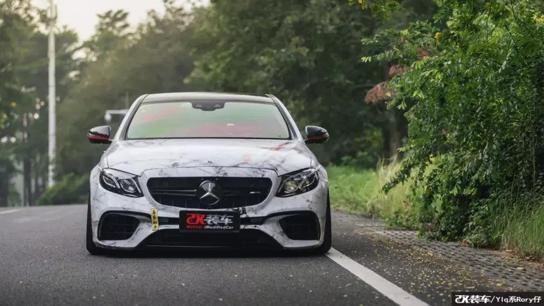 奔驰e300老款改成迈巴赫,奔驰e300老款升级改装新款奔驰s