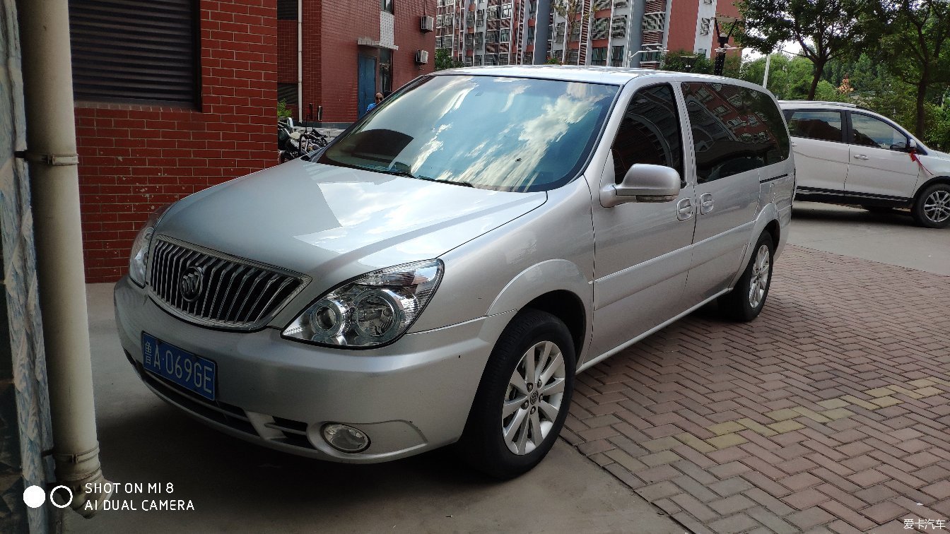 gl8和丰田塞纳,花33万元没要gl8选择丰田塞纳