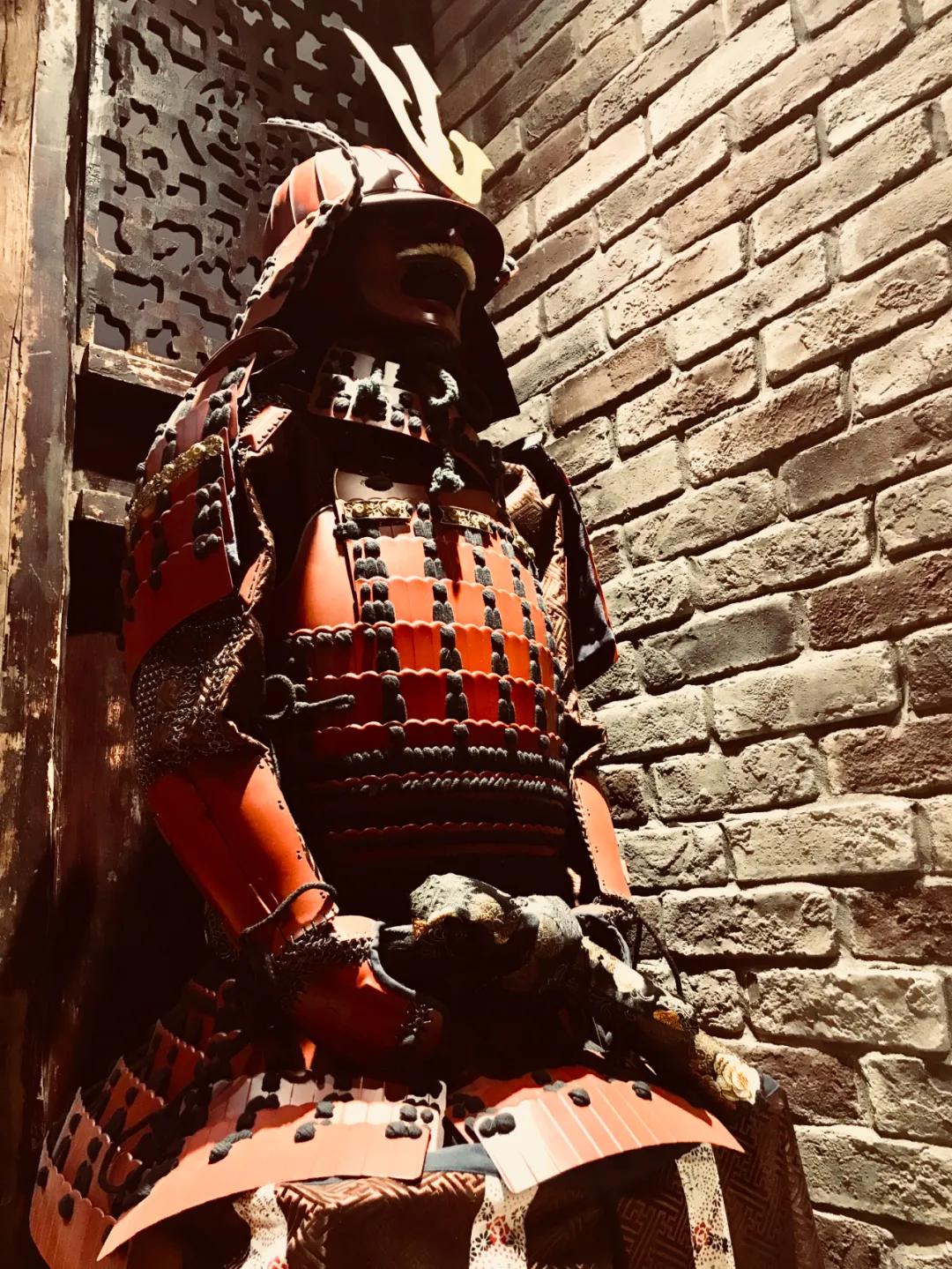 70后上海男人“不务正业”，被老婆骂还帮人搞盔甲，最贵一套15万