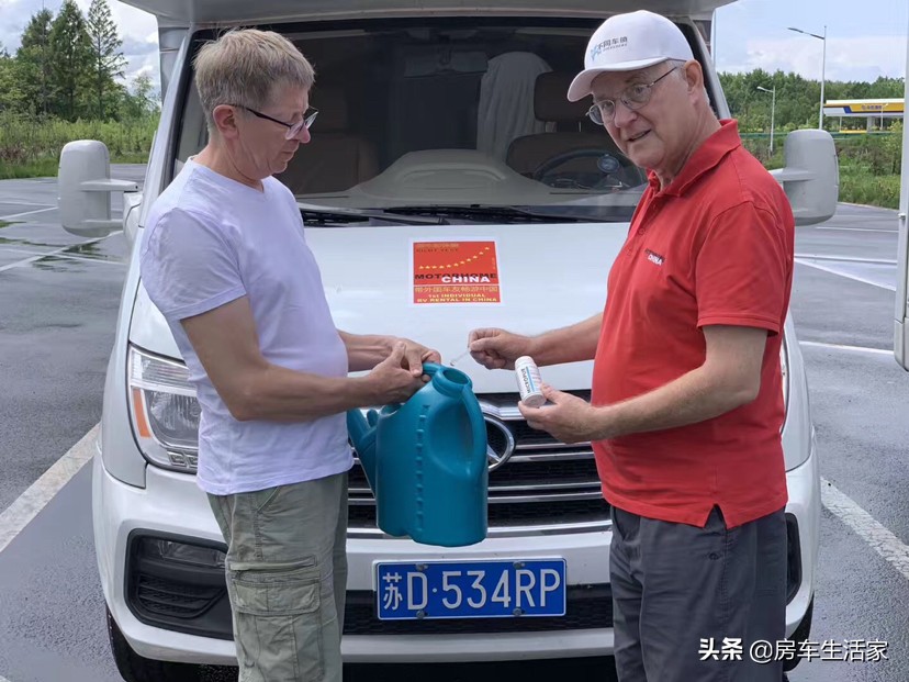 外国人开的房车来中国旅游,外国人来中国玩