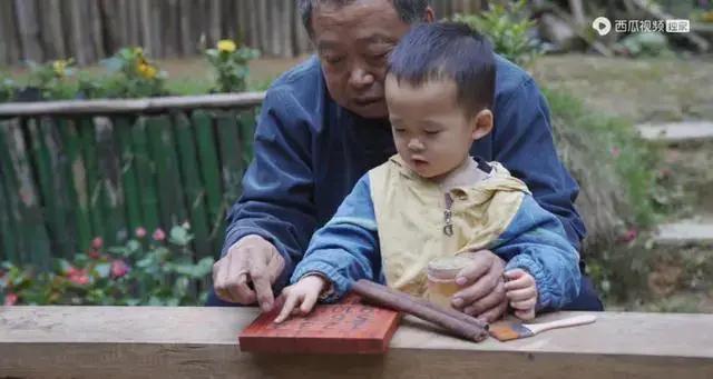 木工大叔年收入100万,木工大爷一年收入多少