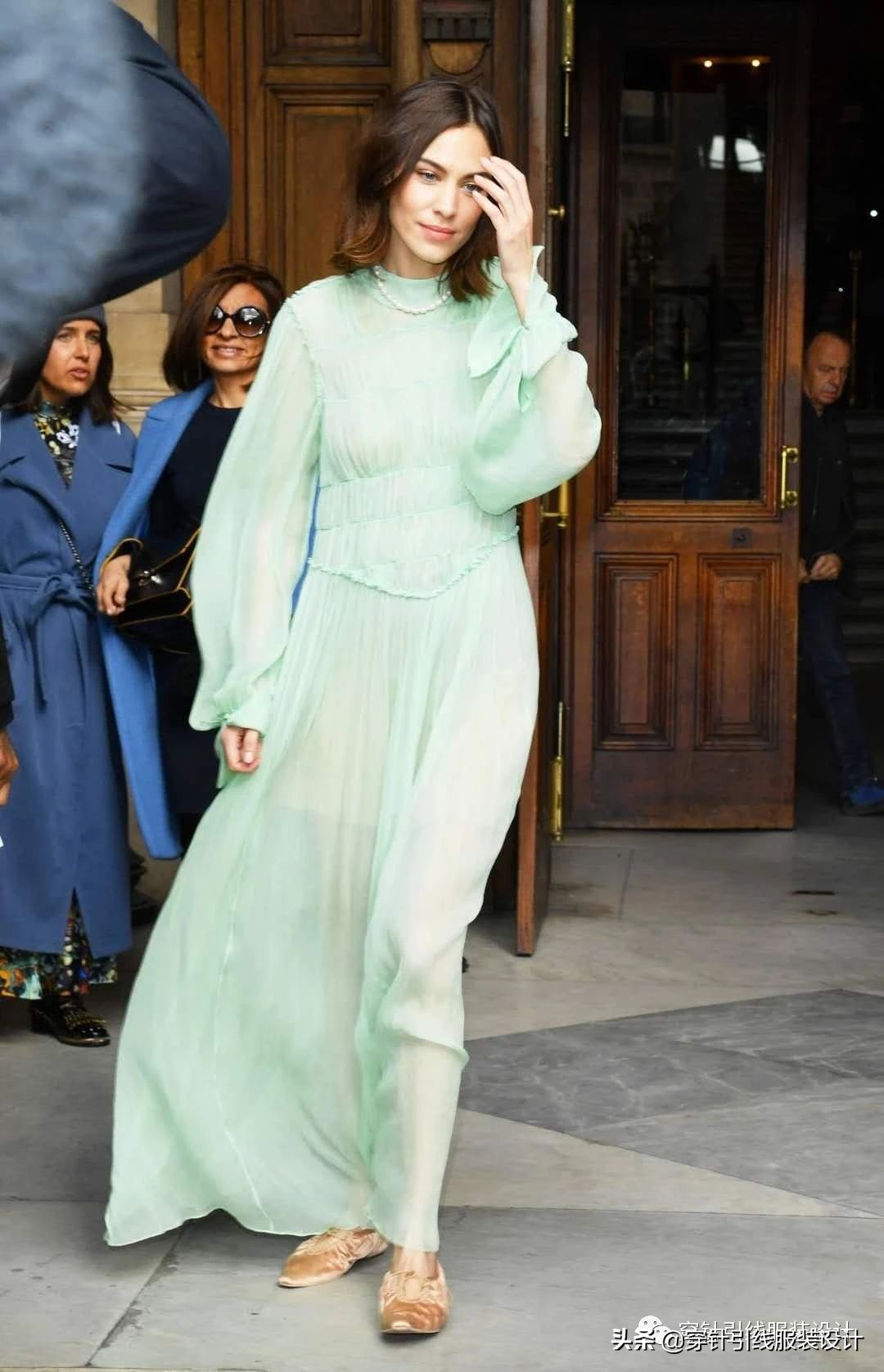 橄榄绿配色牛油果绿,薄荷绿今年超流行显白