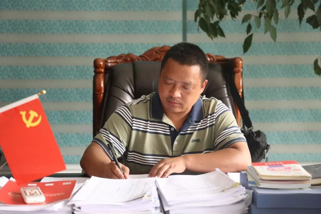 足球助力脱贫攻坚实践,足球圆梦公益活动