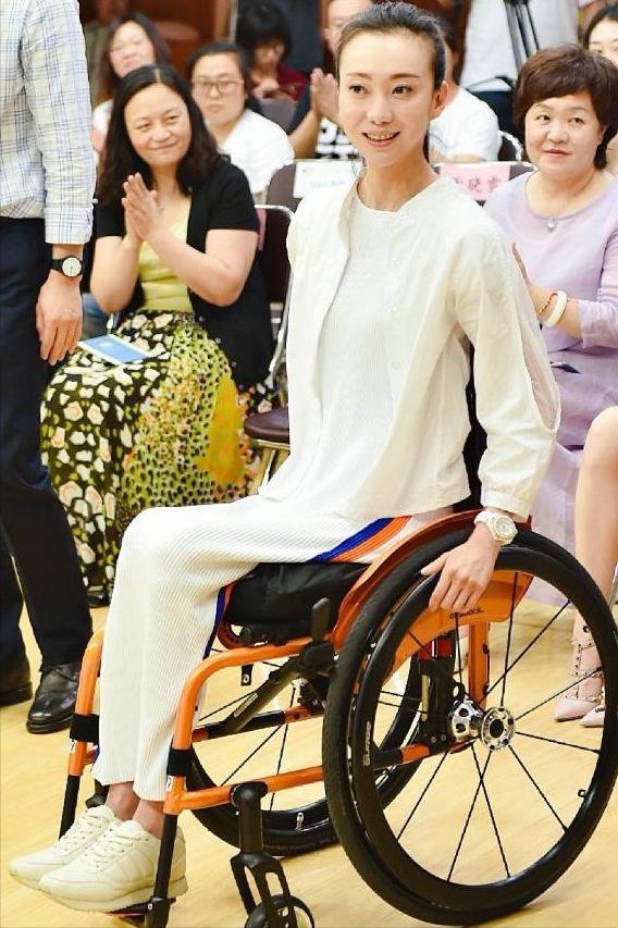 张艺谋谈奥运瘫痪女孩,张艺谋2008奥运谁残疾