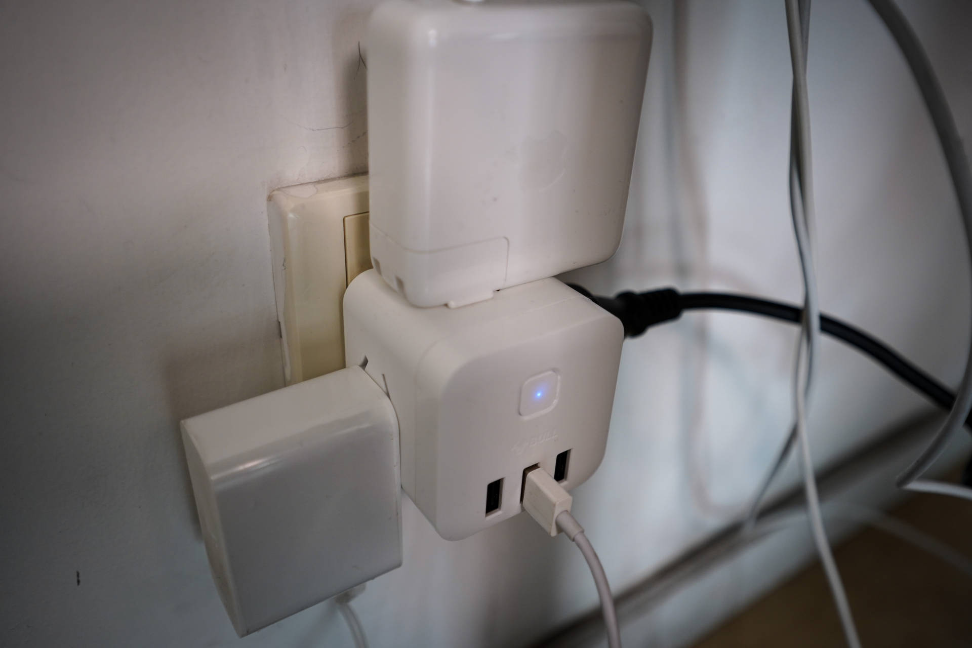 论如何拯救家里的小桌面?聊聊我那些花小钱省大地方的桌面好物