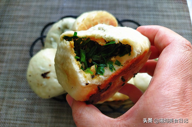 水煎包暄软不塌陷有诀窍,学会这几步,金黄有冰花,比卖的还好吃