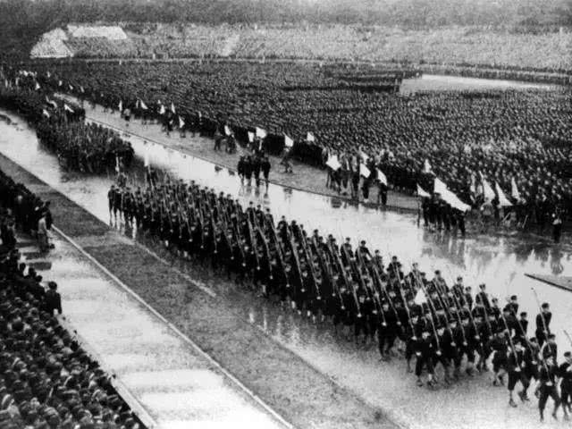 便利店下架小黄书，背后竟是日本沦落？