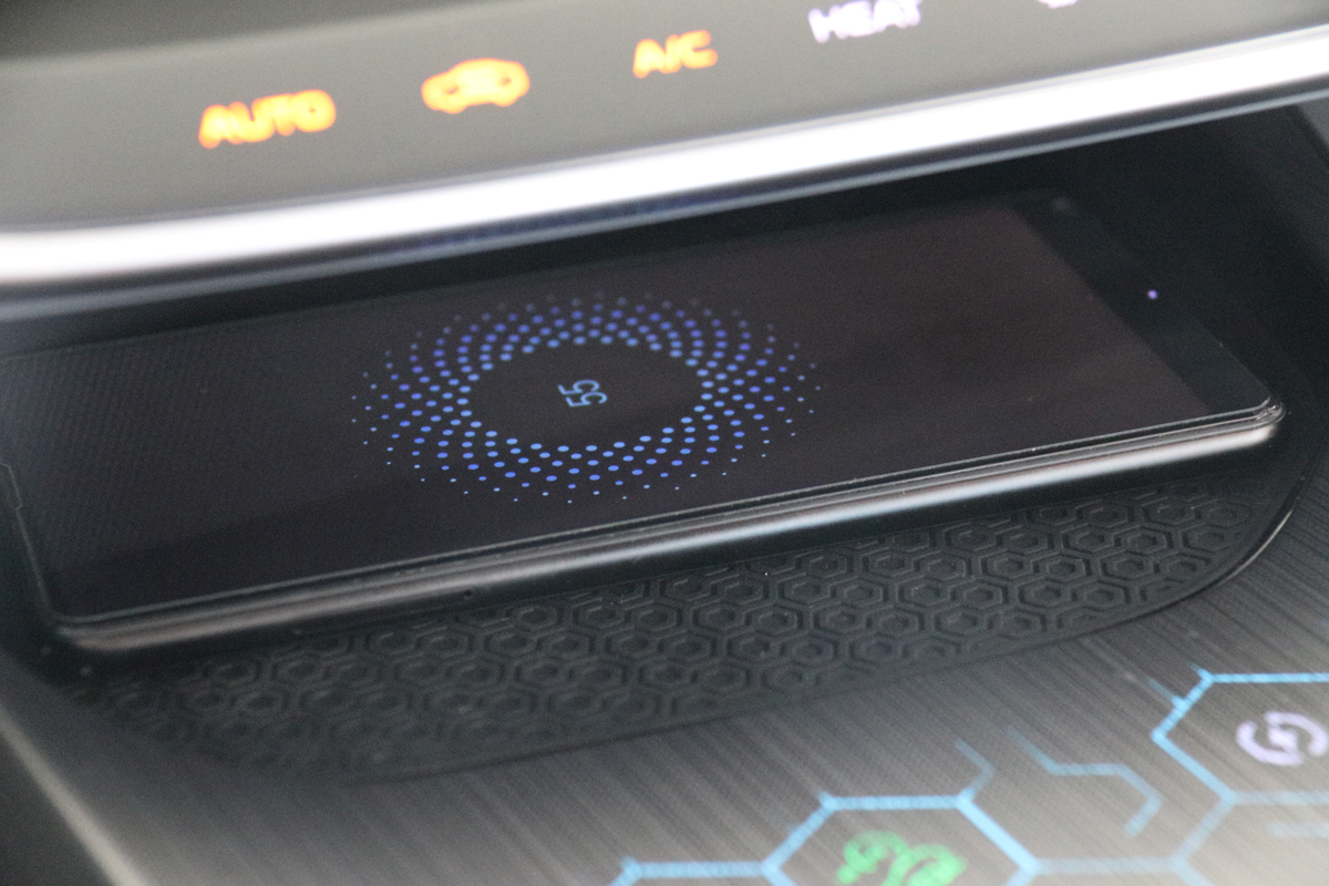 几何a对比特斯拉,几何a和特斯拉哪个值得买