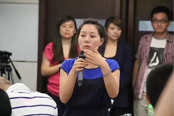 中国最牛服务员17岁,女服务员张勇身价