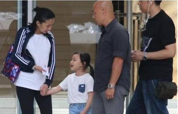 刘德华现身机场通道,刘德华现身机场2019