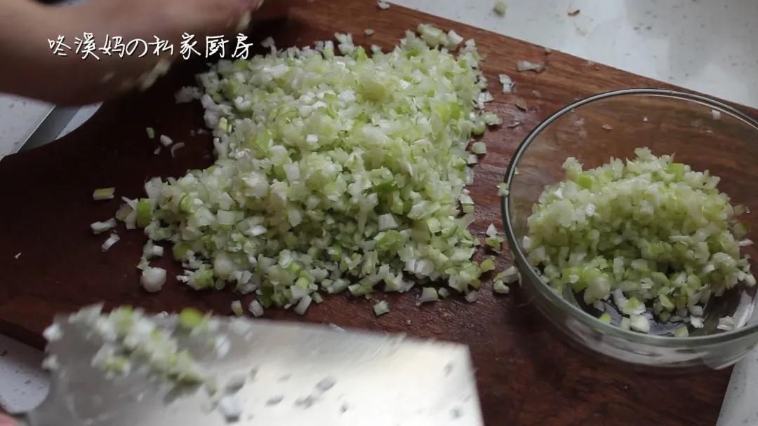 全民热爱的小笼包，肉馅浓香，皮不塌陷的秘密就在这个视频里