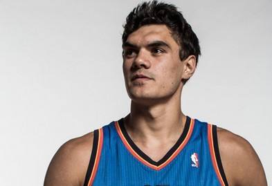 什么叫剪头发堪比美容？短发斯卡拉颜值巅峰，亚当斯其实是90后