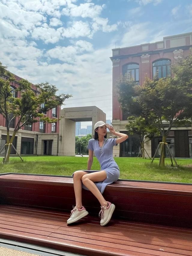 为什么你穿裙子显黑又显胖？不是因为身材不好，而是你没搭配好