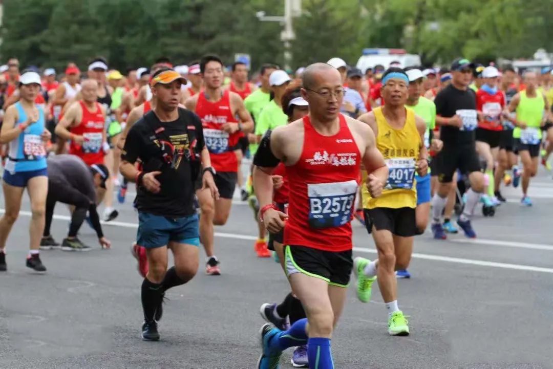 全国单脚跳冠军,单脚站立大赛最好成绩