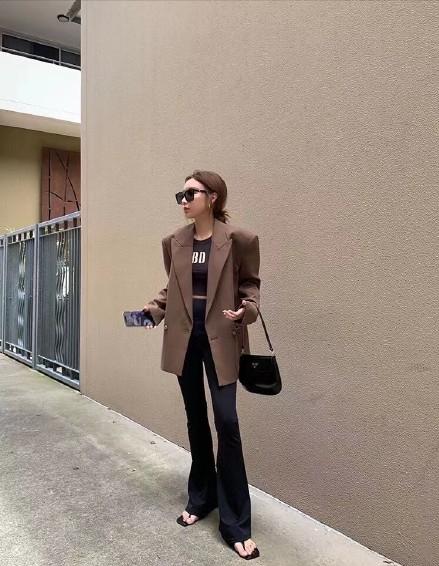 微胖女生穿显腿长又瘦的裤子,微胖小个子穿的微喇牛仔裤