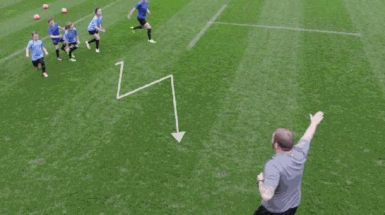 鹿晗踢球什么水平虎扑,鹿晗参加足球问答