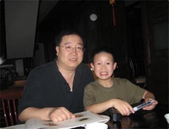 2010年宋丹丹前夫“人肉”背63万美金赴美，为何惹洗钱官司？