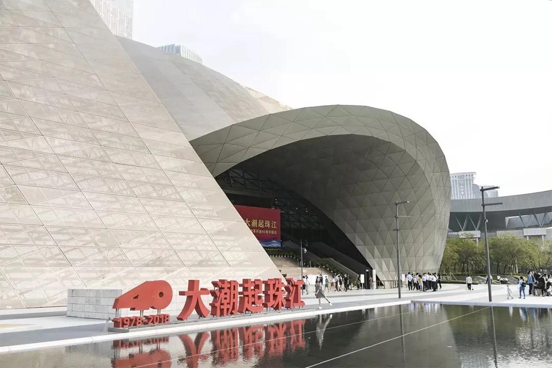 深圳翻身地铁成网红打卡地,深圳网红打卡地点富士康光明小镇