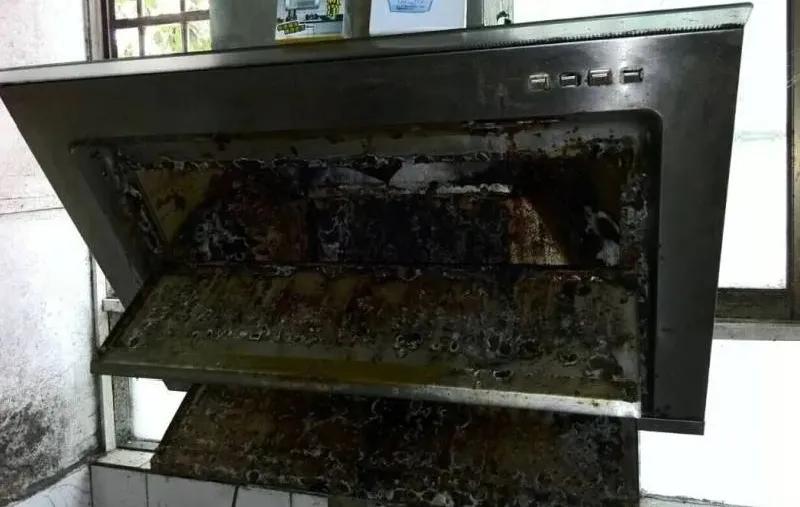 家庭清洁必备神器油烟机,清洁油烟机用什么洗洁剂