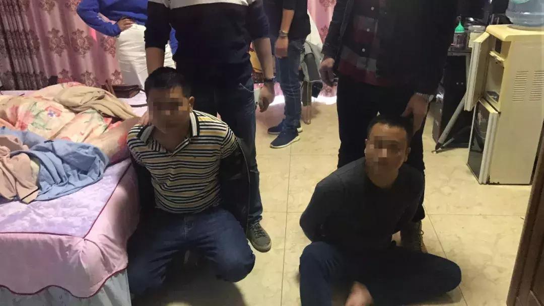 瀹堕噷搴婂簳涓嬫湁閲戝瓙,鍦ㄥ閲屽簥搴曚笅钘忎竴鐧句竾鐜伴噾