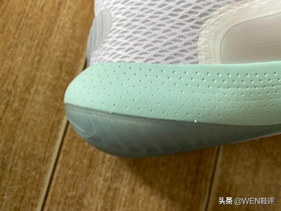 *男猛**必入鞋款?在NBA赛场上出现的“最后”一双UA球鞋值得被铭记