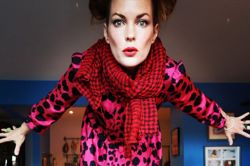 英国女子10年没有买过新衣裳，常借他人衣服穿，省下大笔钱