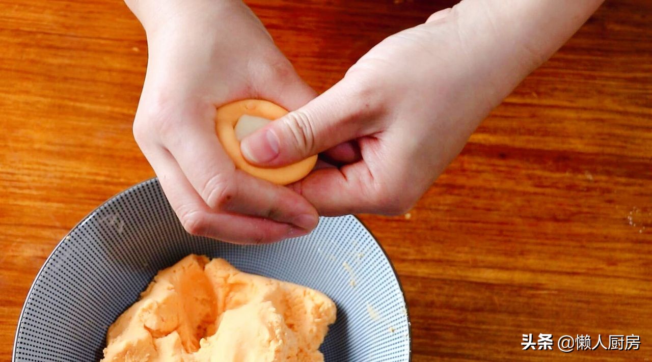 红薯丸子怎么和面好吃,红薯丸子油炸几分钟